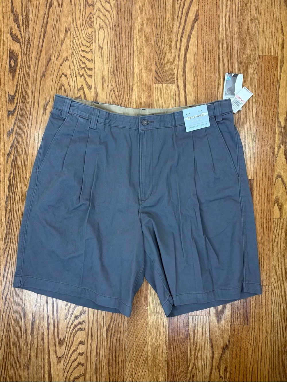NWT Geoffrey Beene Waistband Extender Flat-Front Graphite Shorts (40)